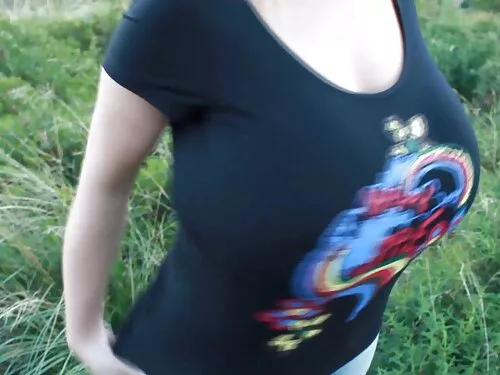 Blonda cu sani in pl ...