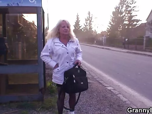 O blondă obraznică d ...