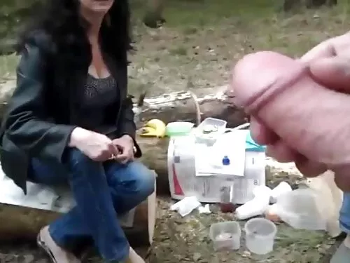 Fata ca o papusa se  ...