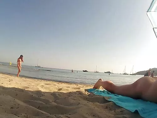 Doamnă cu părul negr ...
