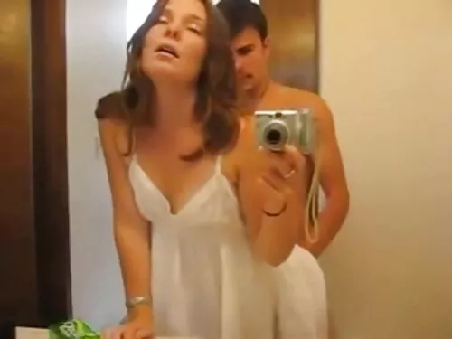 Șapca strânsă a feme ...